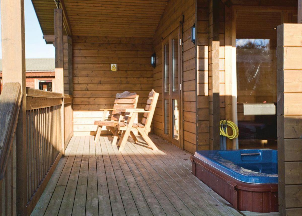 Отель Dacre Lakeside Park Brandesburton Экстерьер фото
