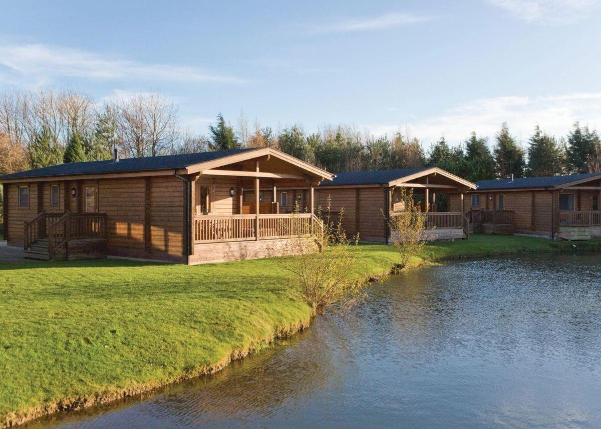 Отель Dacre Lakeside Park Brandesburton Экстерьер фото