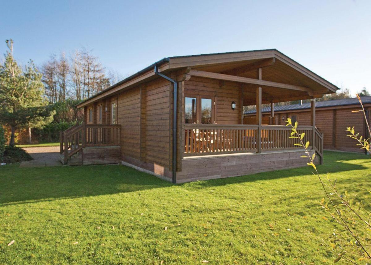 Отель Dacre Lakeside Park Brandesburton Экстерьер фото