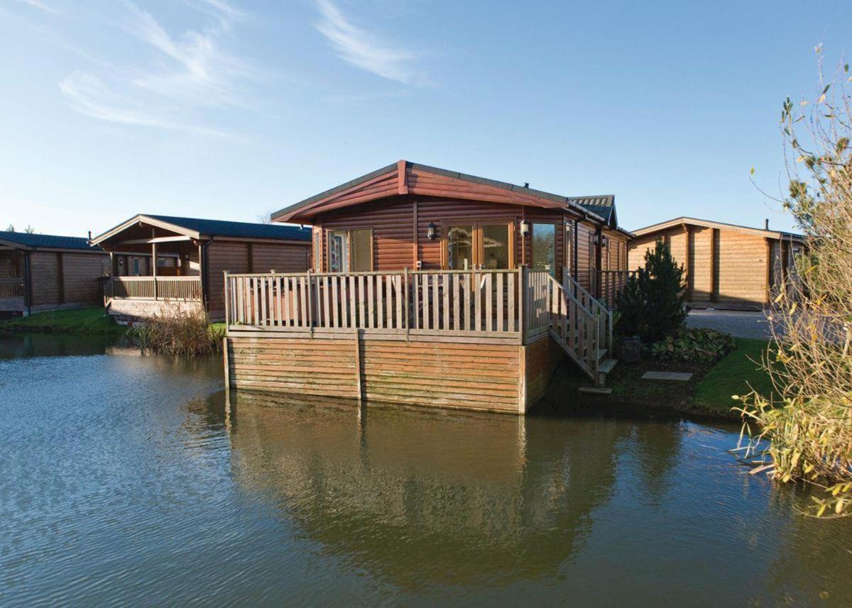 Отель Dacre Lakeside Park Brandesburton Экстерьер фото