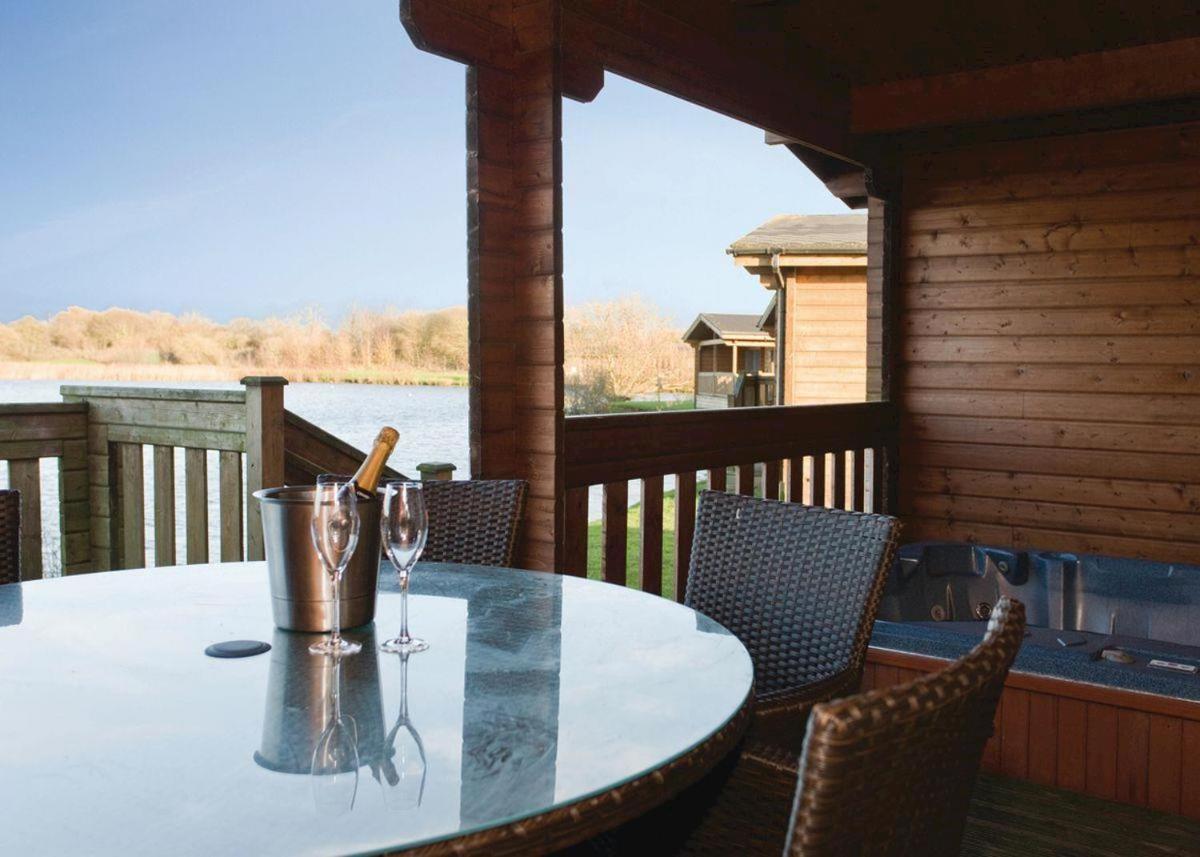 Отель Dacre Lakeside Park Brandesburton Экстерьер фото