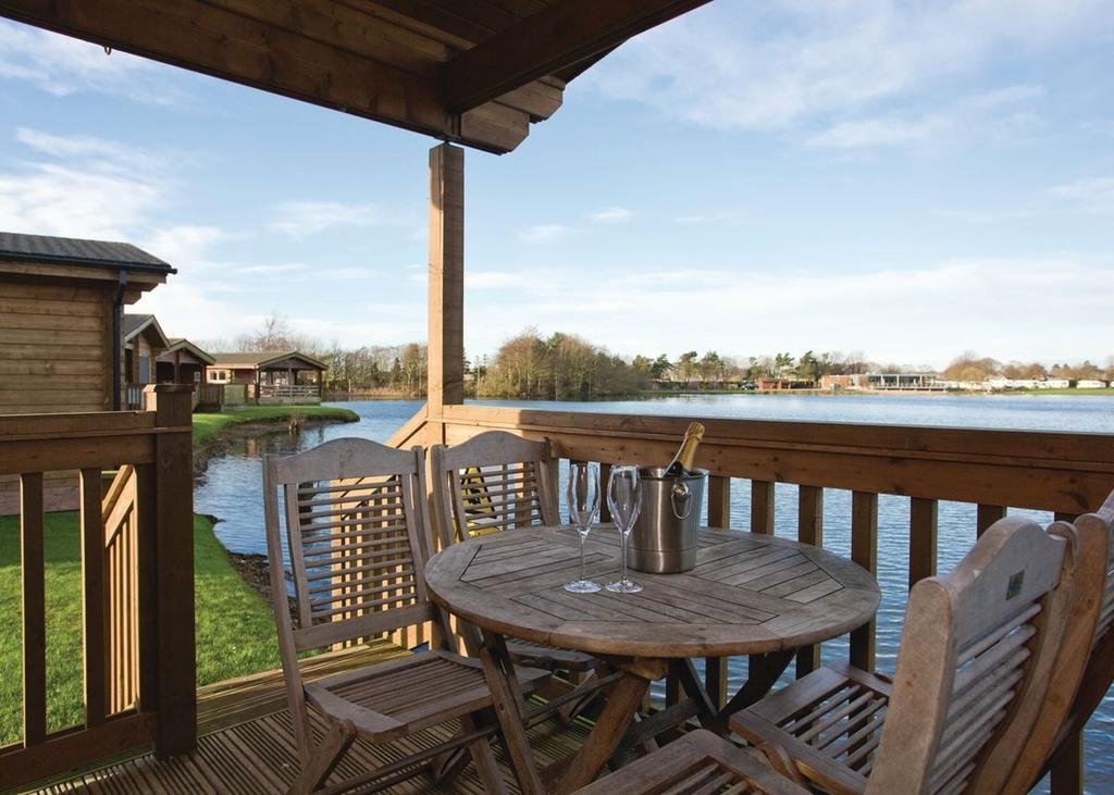 Отель Dacre Lakeside Park Brandesburton Экстерьер фото