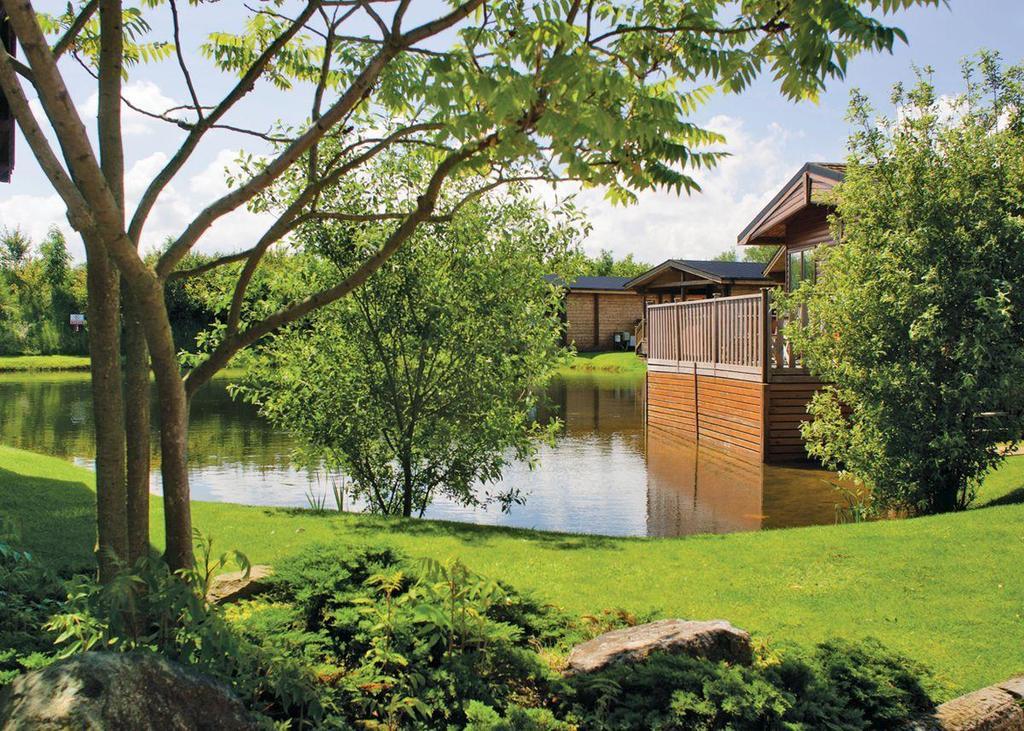Отель Dacre Lakeside Park Brandesburton Экстерьер фото