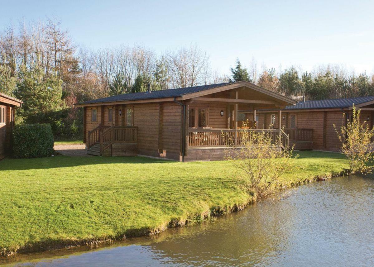 Отель Dacre Lakeside Park Brandesburton Экстерьер фото