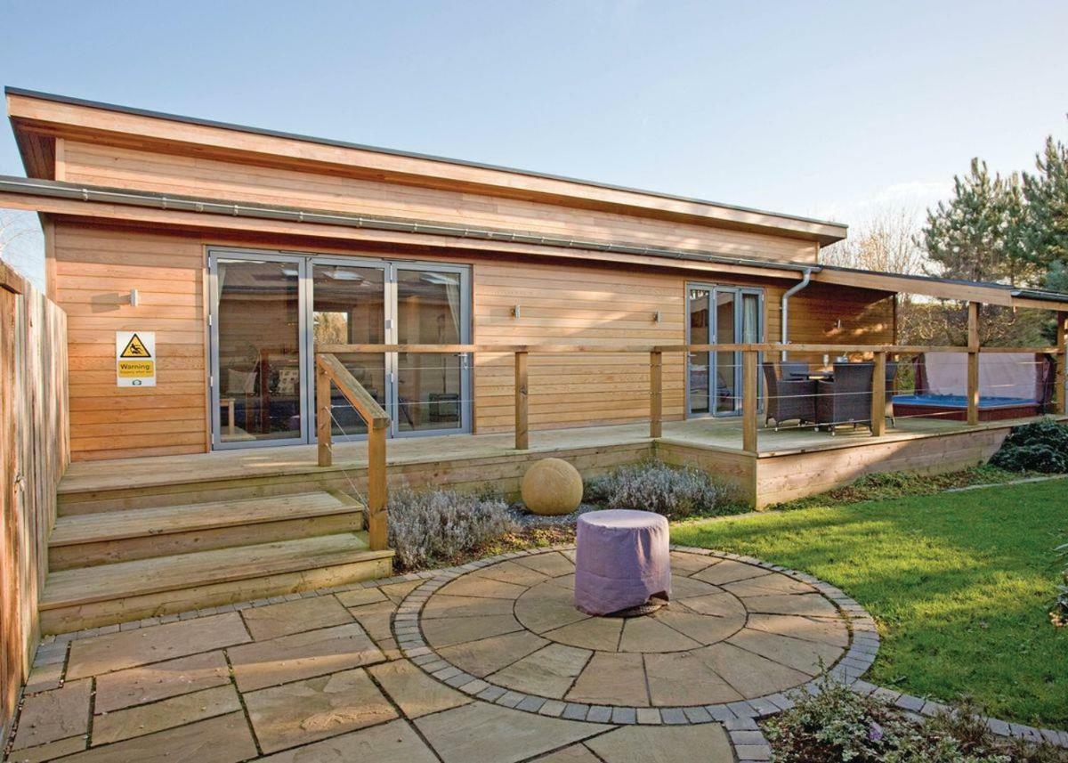 Отель Dacre Lakeside Park Brandesburton Экстерьер фото